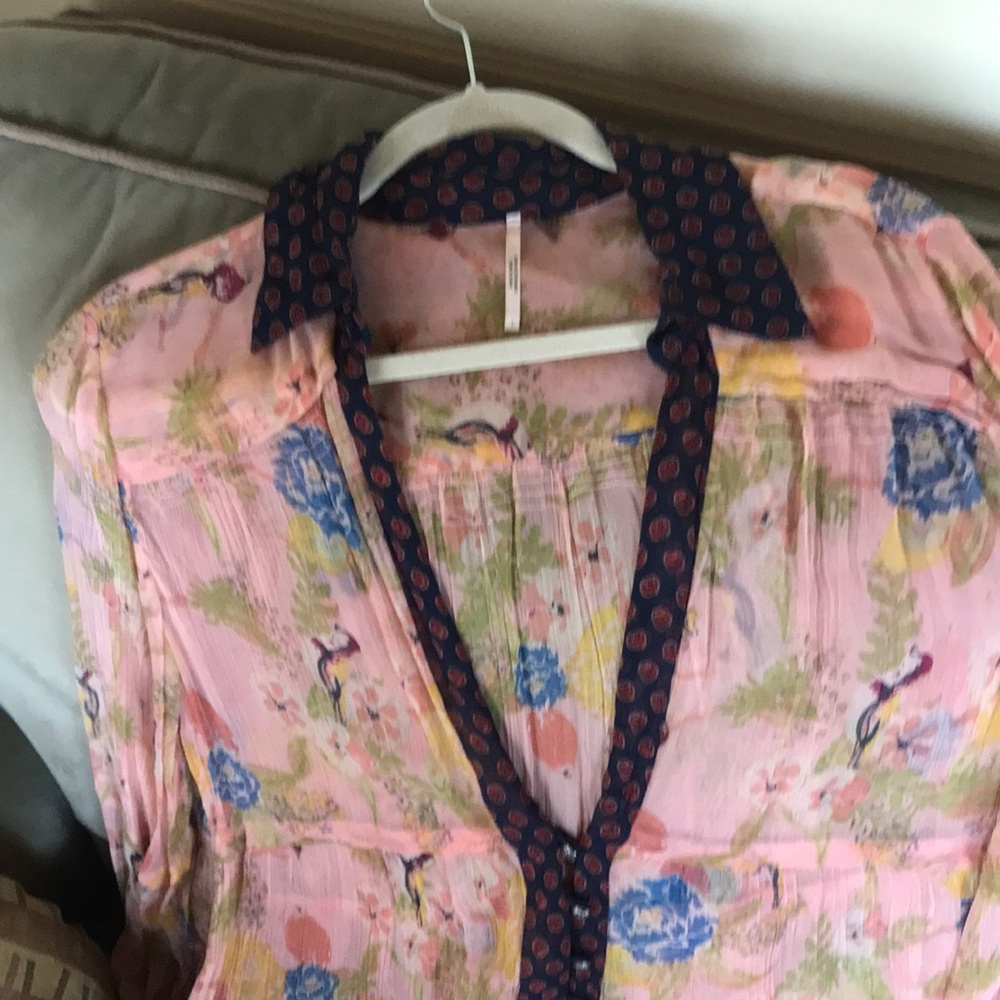 Beautiful Tunic style button down blouse.